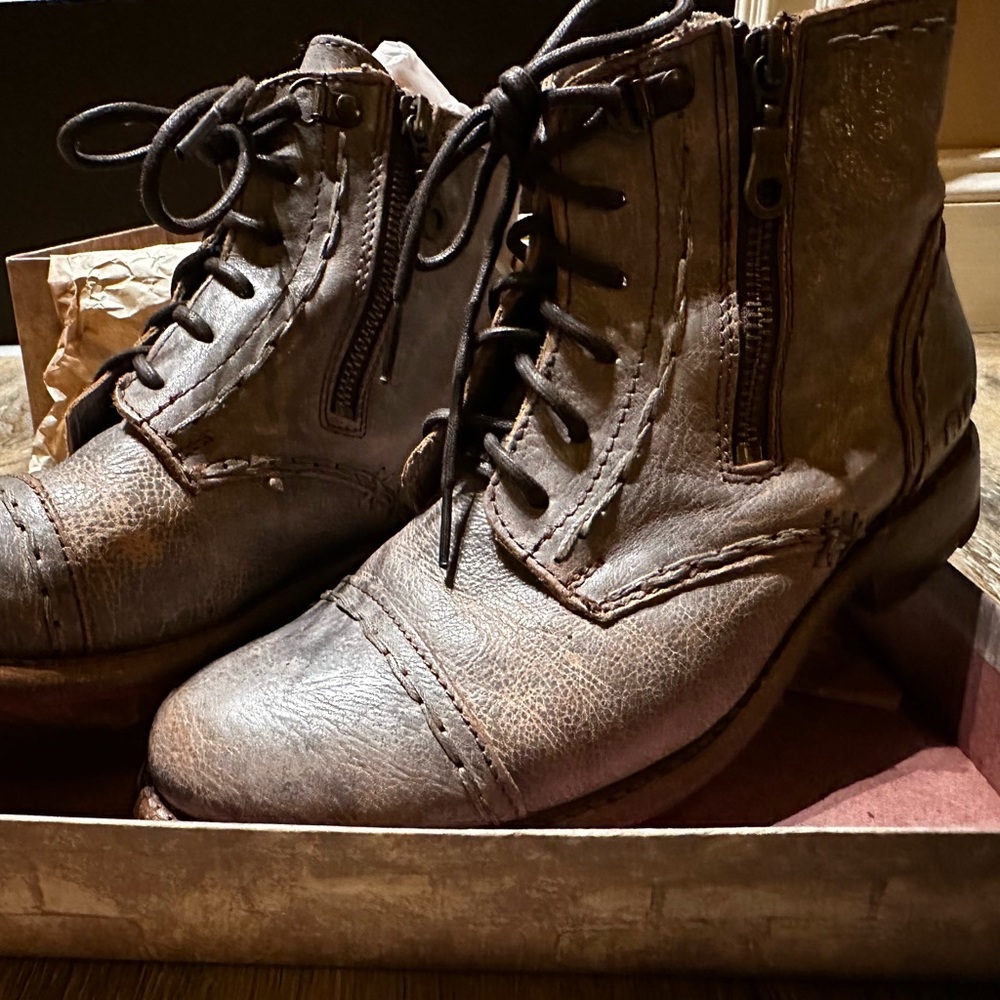 Mint Condition boots, these were my girlfriends. Worn once.